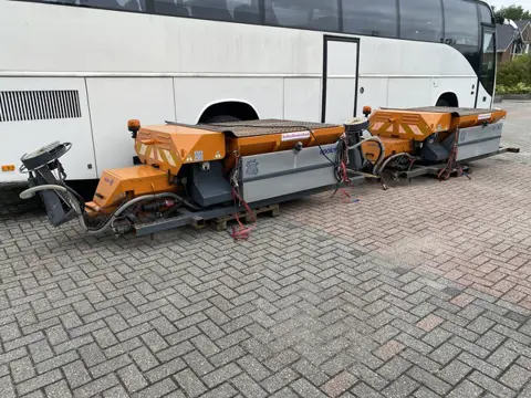 Schuitemaker Epoke S2400 HSR Bouwjaar 2006 0.8 M3 natstrooier 2500kg totaal