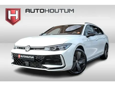 Volkswagen Passat Variant 1.5 eHybrid 272pk R-Line Edition Trekhaak, 360° Camera, Headup display