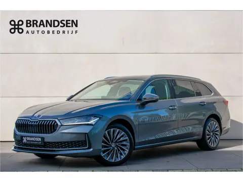 Škoda Superb Combi 1.5 TSI MHEV Business Edition Pano-LED-Keyless-Stoelvent en mass.-ACC-Trekhaak-