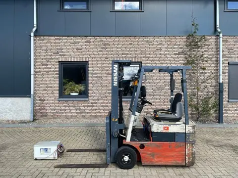 Nissan NX01L13U Elektra 1.25 ton Triplex Freelift Heftruck