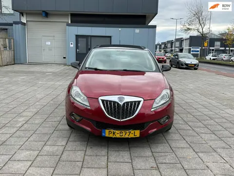 Lancia Delta 1.9-16V Twin-Turbo nieuweapk,2eigenaar, airco, navigatie, aluminium velgen, parkeersens