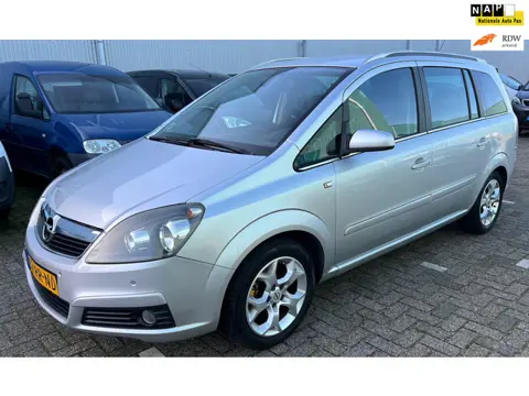 Opel Zafira BENZINE Cosmo AUTOMAAT