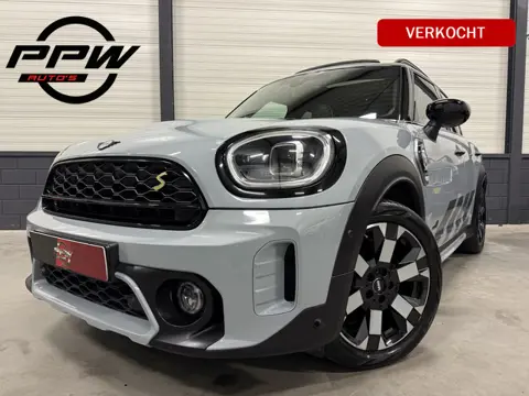 MINI Countryman 2.0 Cooper SE ALL4 Untamed Edition MOMENTUM-GREY/HIGHLAND-GREEN LEER/PANO/H&K/HEAD-U