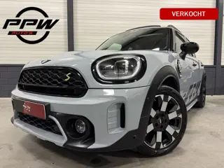 MINI Countryman 2.0 Cooper SE ALL4 Untamed Edition MOMENTUM-GREY/HIGHLAND-GREEN LEER/PANO/H&K/HEAD-U