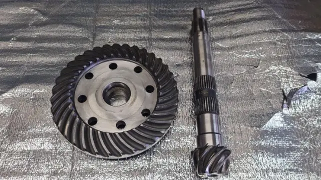 Crown wheel and pinion for Maserati Merak