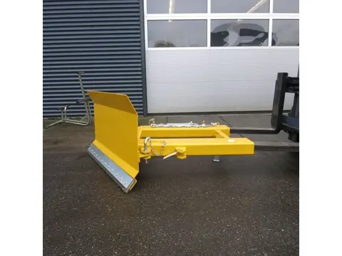 Diversen Sneeuwschuivers met lepel insteek