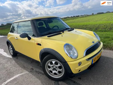 Mini Mini 1.6 One / knalgeel keurige auto !