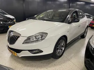 LANCIA DELTA 1.4 M.AIR PLATINO Panorama Dak Parkeerhulp Navigatie Airco