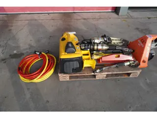 Weber Rescue set redgereedschap o.a. 2x Knipper | pers |  spreider | ramsteun | Compressor