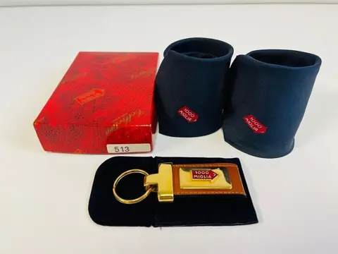 Decoratief object - Schlüsselanhänger; Krawatten - Mille