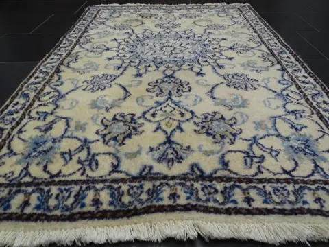 Nain mit Seide - Tapijt - 140 cm - 85 cm