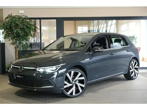 Volkswagen Golf 8 1.5 eTSI Style DSG Navi Virtual Led ACC