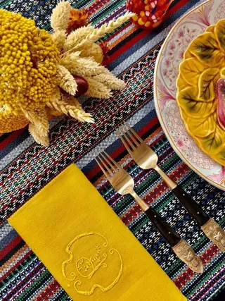 Indrukwekkend etnisch brokaat tafelkleed, 270 x 180 cm -