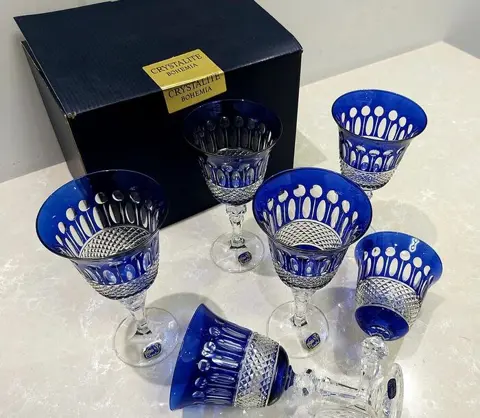 Handgemaakte zes stukken van blauwe kristallen bokaal