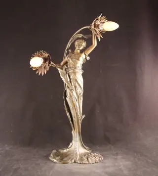 Grote sculpturale Art Nouveau lamp