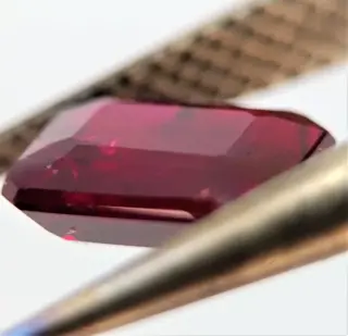 Diep/rijk rood Robijn - 1.48 ct