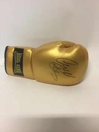 Boksen - Nigel Benn - Bokshandschoen