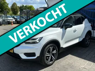 Volvo XC40 1.5 T3 R-Design / STUUR-STOELVERWARMING ACHTER EN VOOR / PANORAMADAK / NAP!!