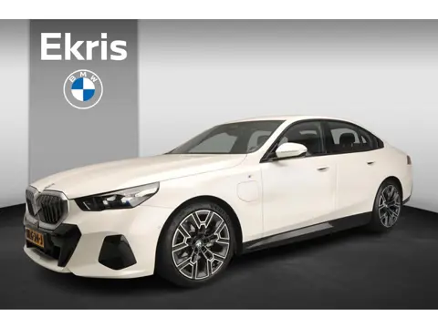BMW 5 Serie Sedan 530e | M-Sportpakket | LED | Navigatie | Sportstoelen | Stoelverwarming | DAB | Ha