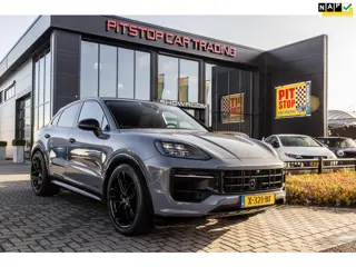 Porsche Cayenne Coupé 3.0 E-Hybrid, MY2024, GTS, Artic Grau, Sport Design, Full Option!