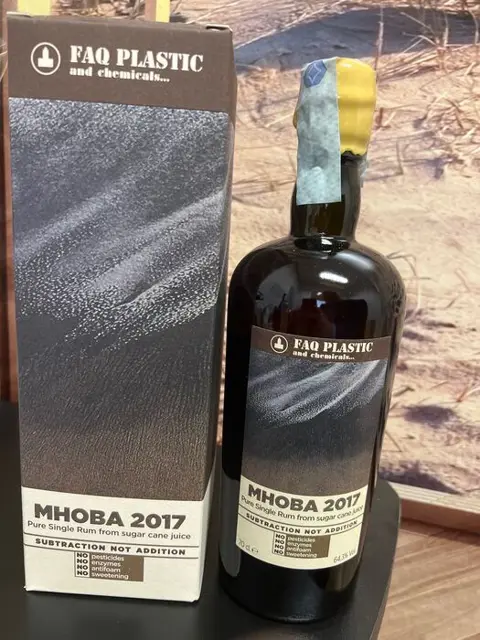 Mhoba 2017 Velier - Faq Plastic - 0,7 Liter