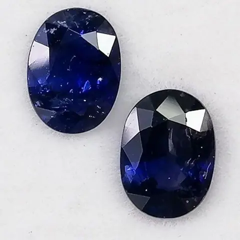 2 pcsblauwe saffier - 2.12 ct