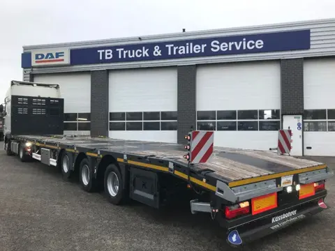 Kässbohrer SPA M 3 / 1N - 18 / 27 Uitschuifbare MEGA oplegger