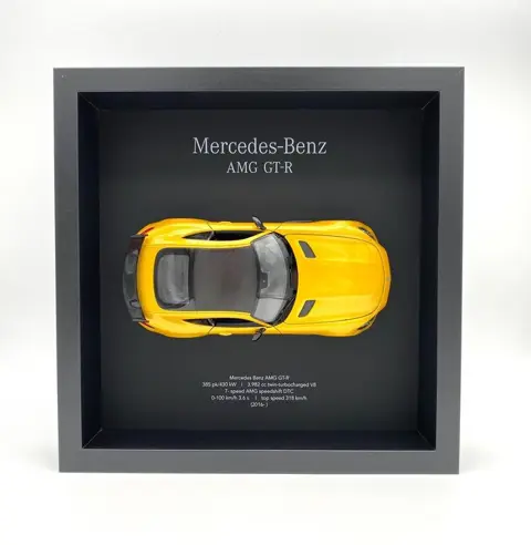 Decoratief object - FRAMEDWHEELS - Mercedes Benz AMG GT-R