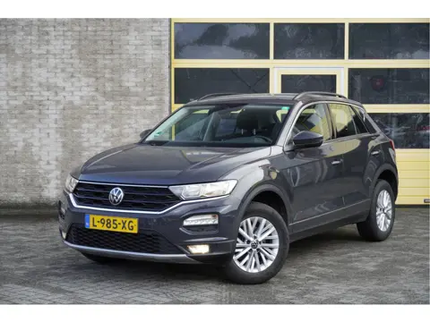 Volkswagen T-Roc 1.0 TSI Style BJ2021 Lmv 16" | Pdc | App-Connect | Navigatiesysteem ( Niet vrijgesc