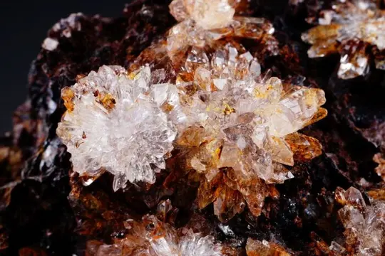 PAARS CREEDIET zeer zeldzaam mineraal in zeer zeldzame