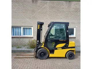 YALE GDP25 Diesel Heftruck Triplo Shift Cabine (BJ2014)