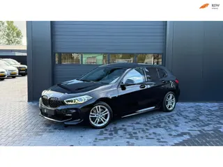 BMW 1-serie 118i M-Sport|Pano|Carplay|Trekhaak
