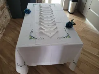 Elegant tafelkleed x12 in puur katoenperkaal met