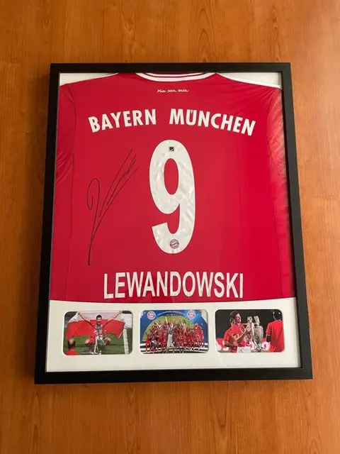FC Bayern München - Robert Lewandowski - Handtekening