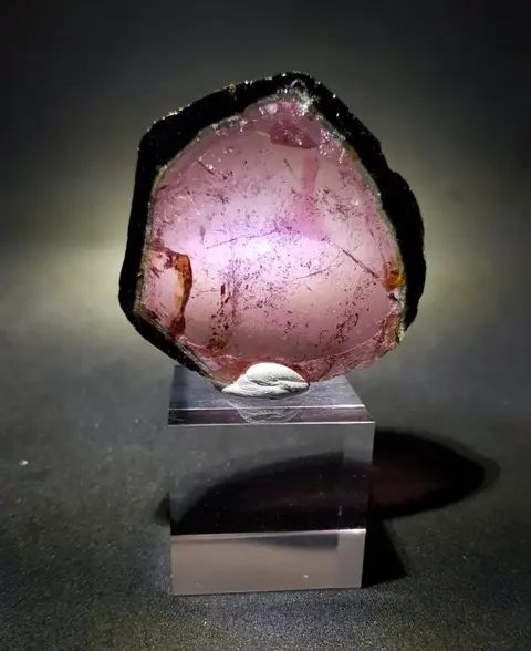 Tourmaline) - 90 ct - Driehoek binnenin - 50×50×4 mm - 18 g
