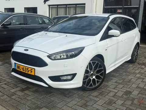 Ford Focus Wagon 1.5 ST-Line, Apple Carplay/Android,Stuurverwarming,Stoelverwarming,Achteruitrij cam