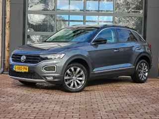 Volkswagen T-Roc 1.5 TSI Sport Business R | Automaat | Trekhaak | Lane Assist | Blind Spot | LED | N