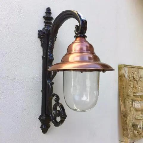 Wandlamp , koperen lampenkap , buitenlamp