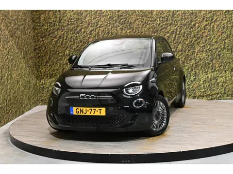 Fiat 500 Icon 42 kWh | Carplay | Navi | PDC | Lage km-stand!