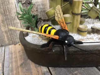 Decoratie bij , bzzz