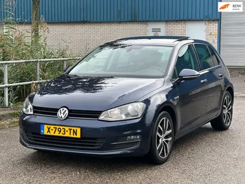 Volkswagen Golf 1.2 TSI Highline Panoramadak! Clima! LM velgen! Stoelverwarming! PDC!