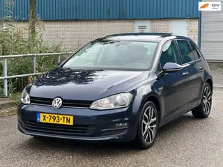Volkswagen Golf 1.2 TSI Highline Panoramadak! Clima! LM velgen! Stoelverwarming! PDC!