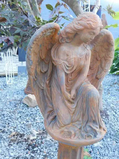 Tuinbeeld ,lieve nederige engel