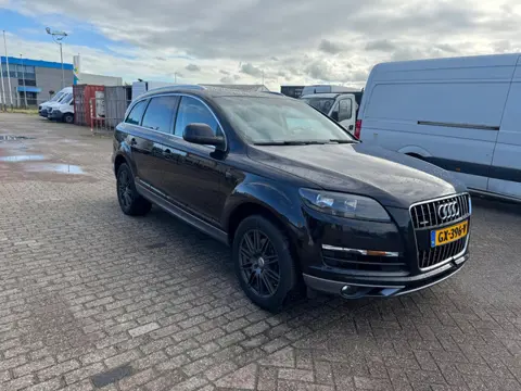 Audi Q7 3.0 TDI quattro 7 PERSON ENGINE MAKE NOISE !!!!