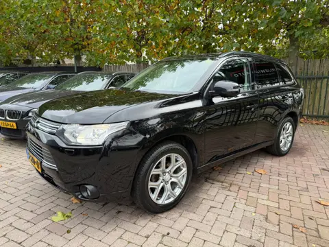 Mitsubishi Outlander 2.0 PHEV Instyle Airco Navi Pano Cruise Xenon Camera APK 12-26