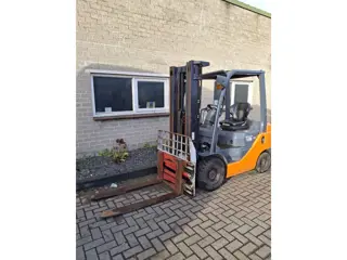 TOYOTA 02-8FDF18 DIESEL Heftruck Triplo Vorkenspreider