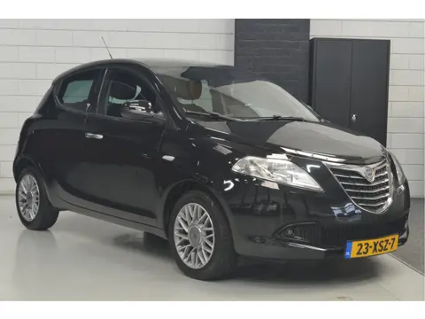 Lancia Ypsilon 1.2 Black & Red //. 101.000 km // AIRCO // BLEU&ME //