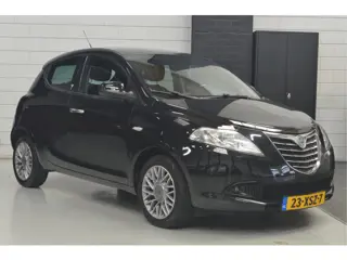 Lancia Ypsilon 1.2 Black & Red //. 101.000 km // AIRCO // BLEU&ME //