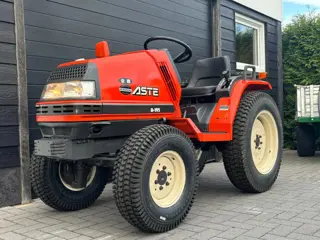 Kubota 22 pk 4-WD Minitractor op nieuwe gazonbanden compacttractor, mini compact tractor trekker min