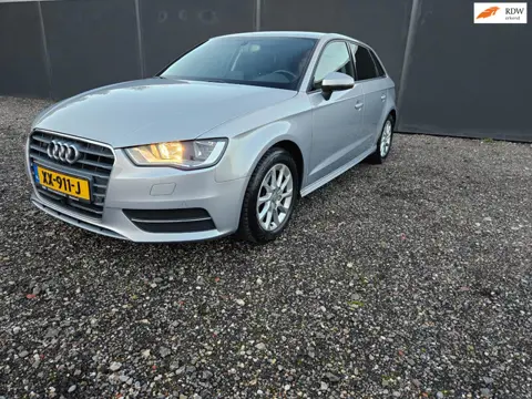 Audi A3 Sportback 1.6 TDI ultra Attraction Pro Line plus *LEDER-NAVI-TREKHAAK